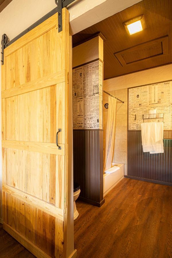-Pet Friendly- Miners Cabin #6 - King Bed With Private Balcony 图姆斯顿 外观 照片